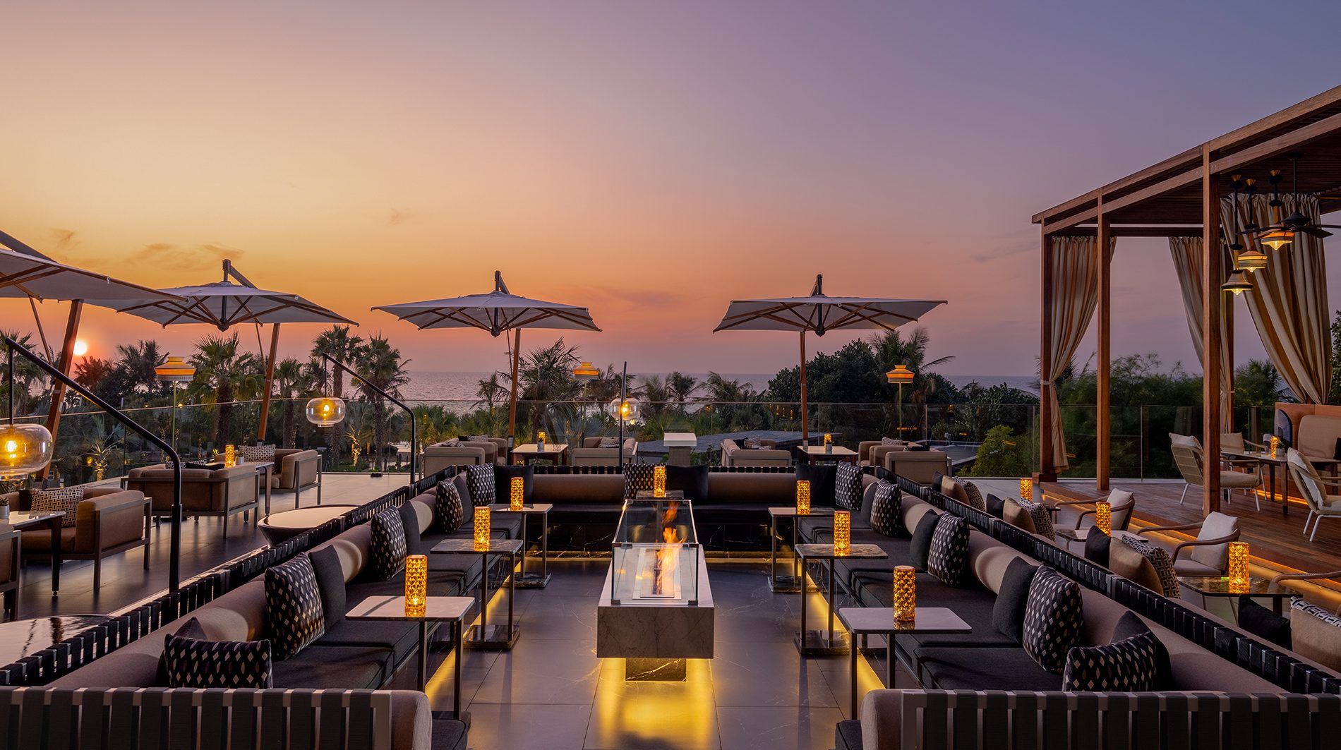 A private desert dinner with falconry, the UAE