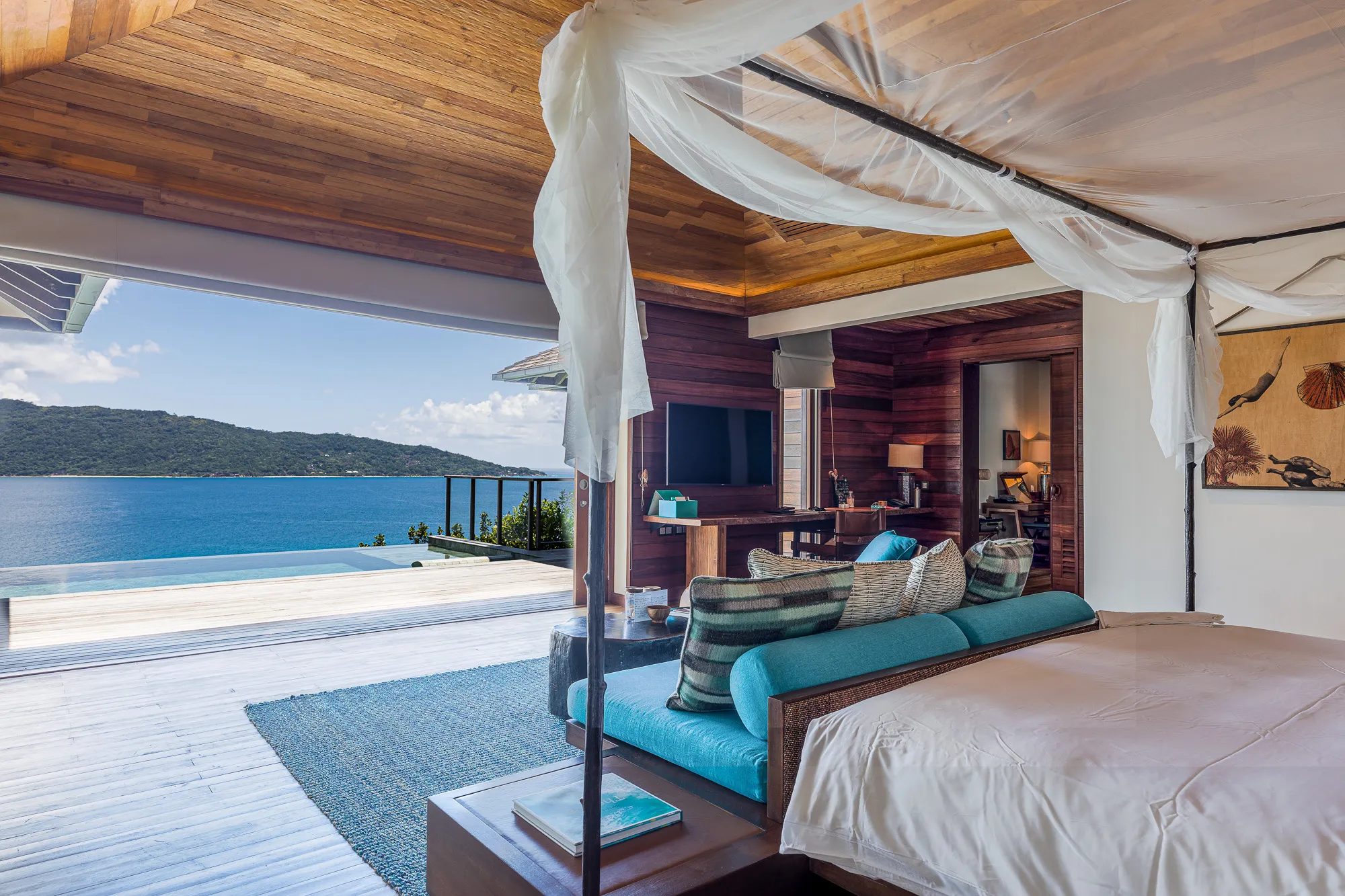 A villa opening onto the sea, Six Senses Zil Pasyon