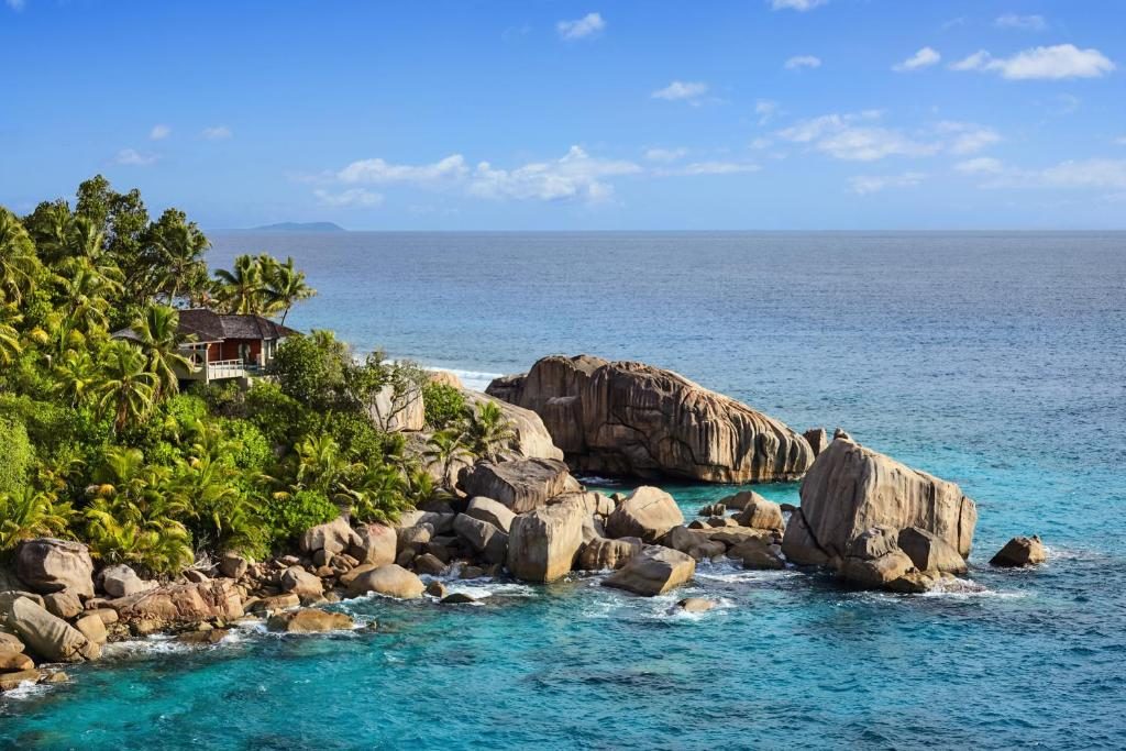 Granite boulders along a turquoise coast, Six Senses Zil Pasyon